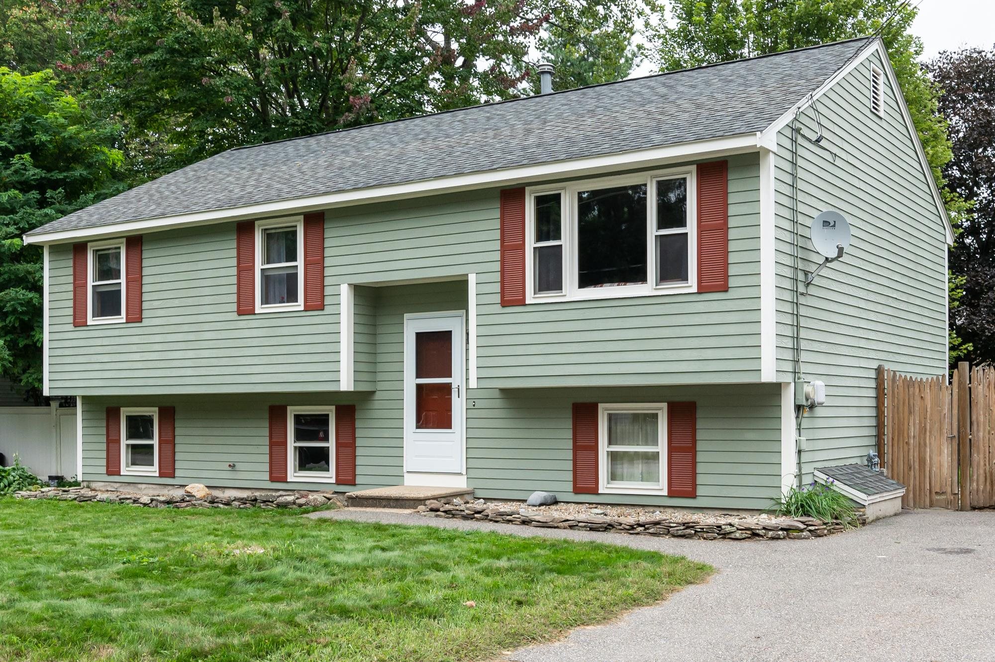 9 Syracuse Road Nashua, NH 03064 - Photo 2 of 33