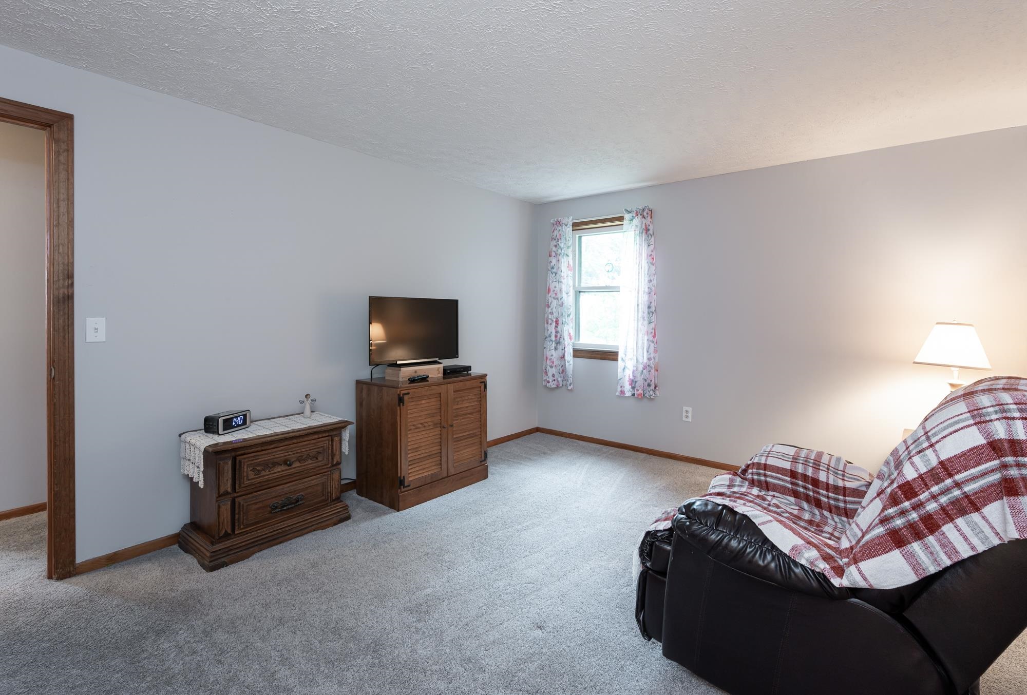 9 Syracuse Road Nashua, NH 03064 - Photo 11 of 33
