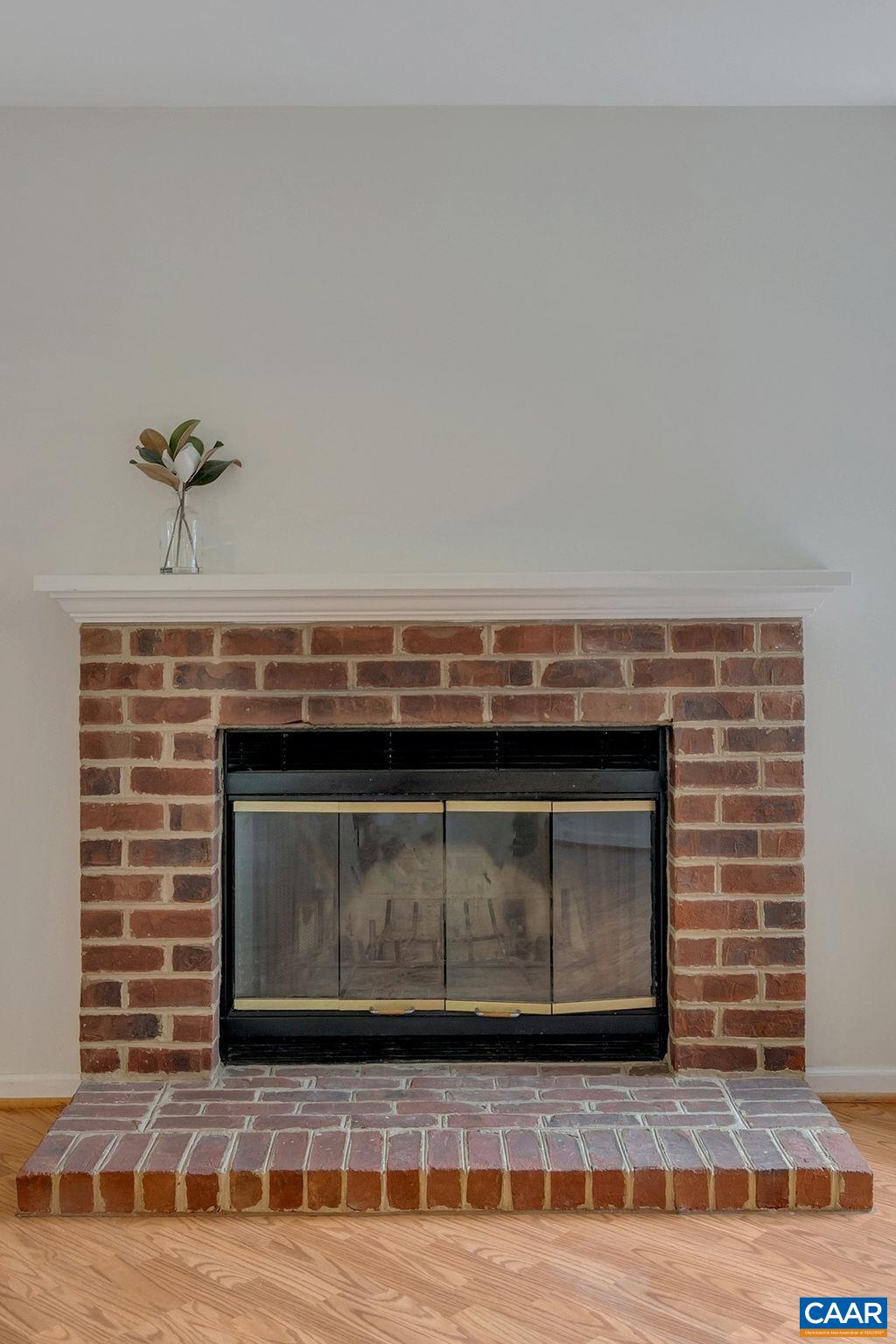 23 Ridgeview Circle Charlottesville, VA 22902 - Photo 8 of 27 a stove top oven sitting inside of a kitchen