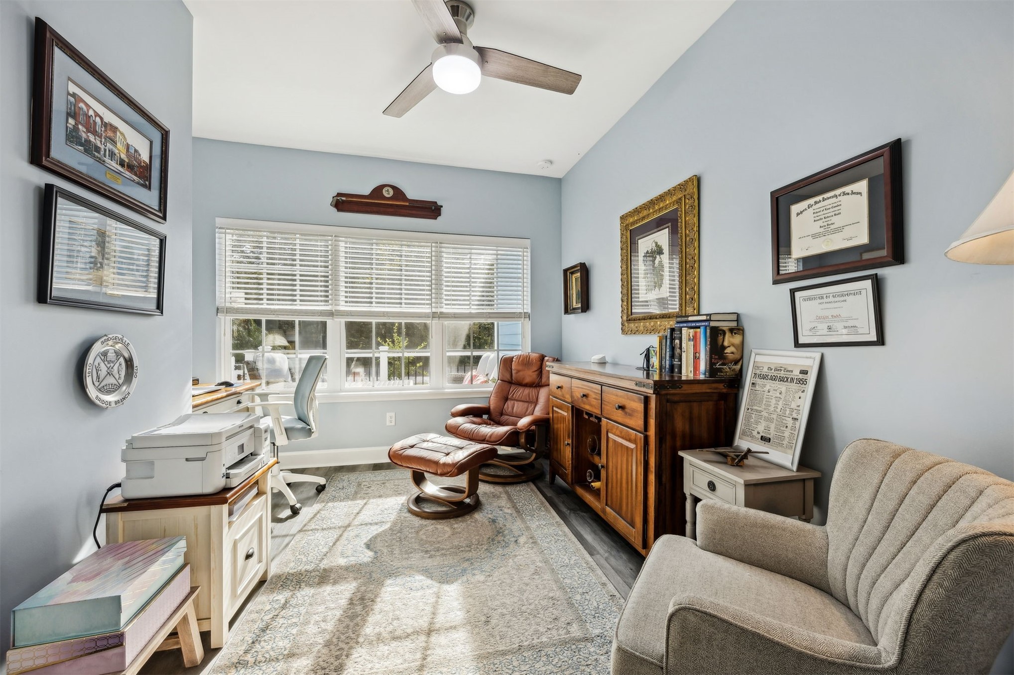 307 Elm Street Fernandina Beach, FL 32034 - Photo 21 of 35 a living room with furniture and a window