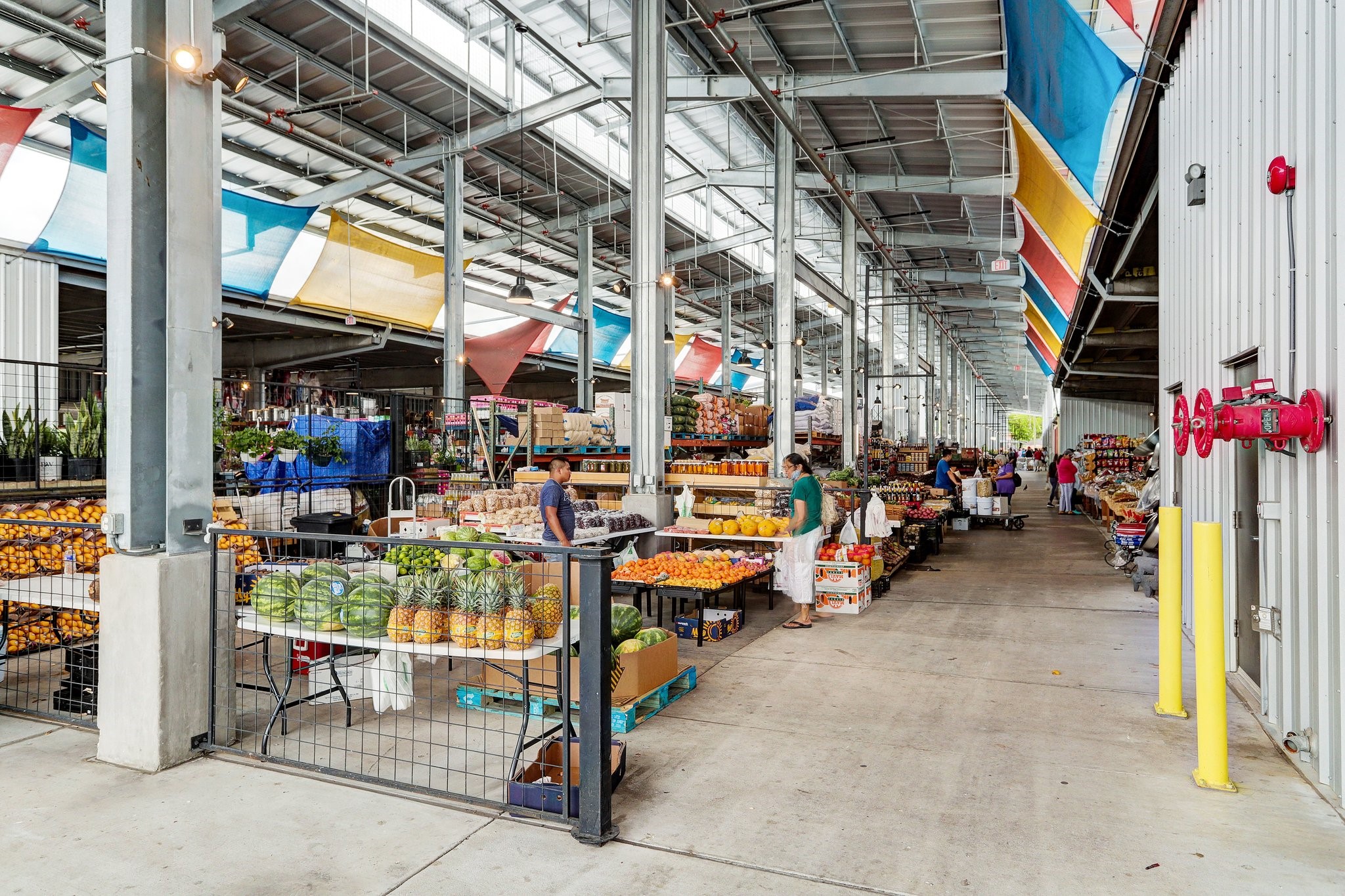 603 Link Road, Unit F Houston, TX 77009 - Photo 26 of 37 Houston Farmers Market brings together local vendors, fresh produce, specialty foods and international flavors in one of Houston’s longtime culinary destinations. The revitalized market adds a distinctive food and shopping experience to the Greater Heights area.