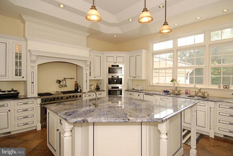 2027 Hunter Mill Road Vienna, VA 22181 - Photo 7 of 30 Kitchen #3