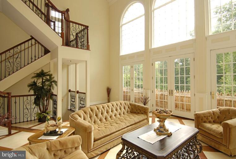 2027 Hunter Mill Road Vienna, VA 22181 - Photo 10 of 30 Family Room #3