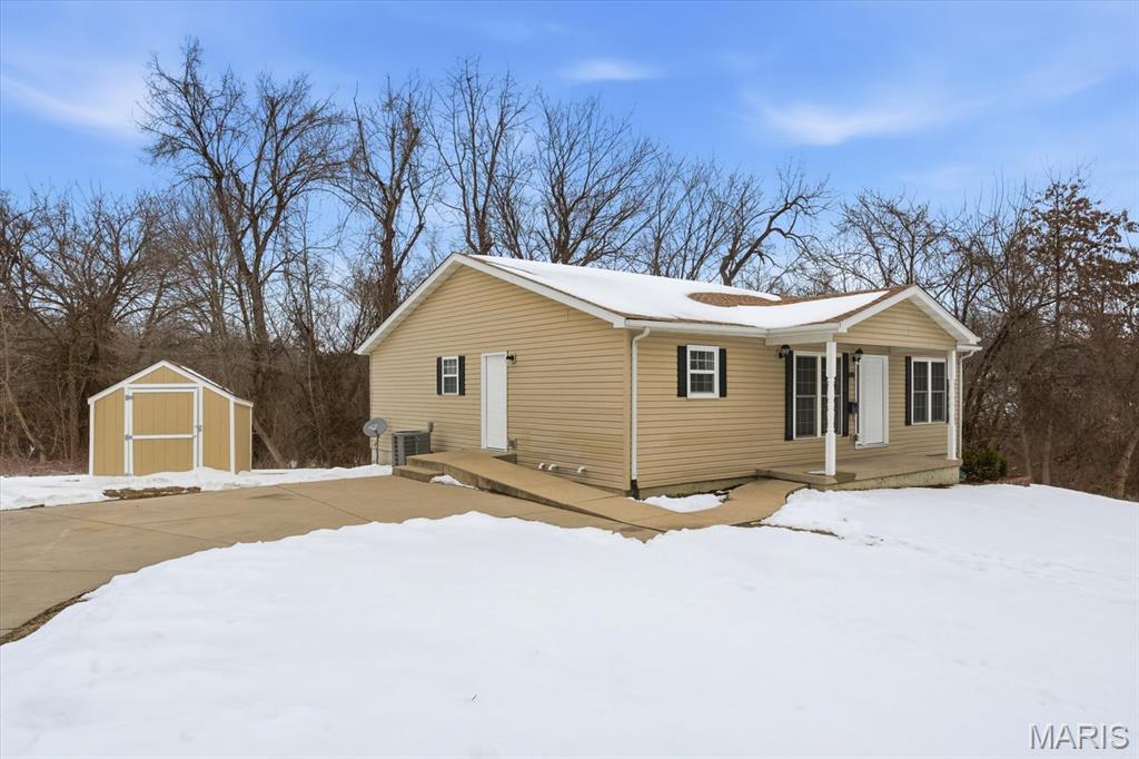 186 West 19th Street Alton, IL 62002 - Photo 2 of 30