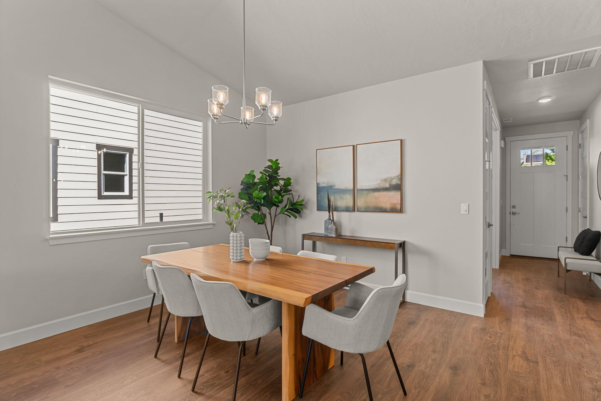 2871 Northeast Wells Acres Road, Unit 14 Bend, OR 97701 - Photo 13 of 26 Dining area
