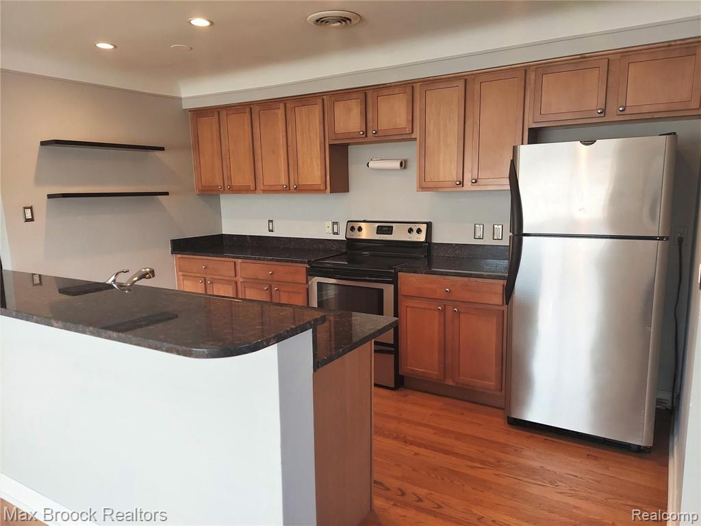 3800 Normandy Road, Unit 11 Royal Oak, MI 48073 - Photo 8 of 16