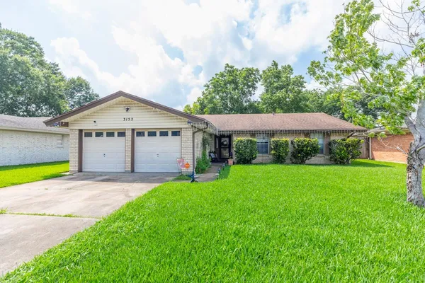$250,000 | 3152 Greenwillow Drive, Port Neches, TX 77651