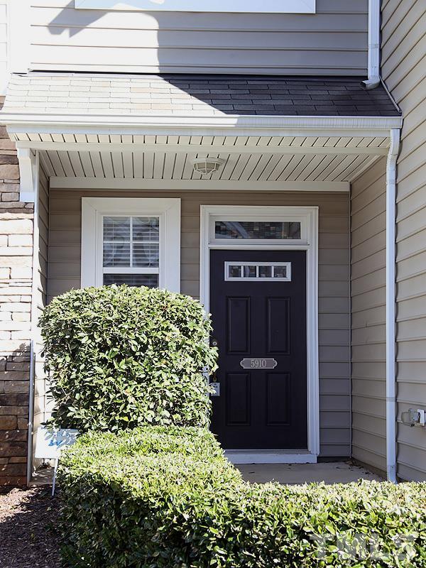 5910 Chivalry Court Raleigh, NC 27612 - Photo 2 of 25 Gallery Image 2