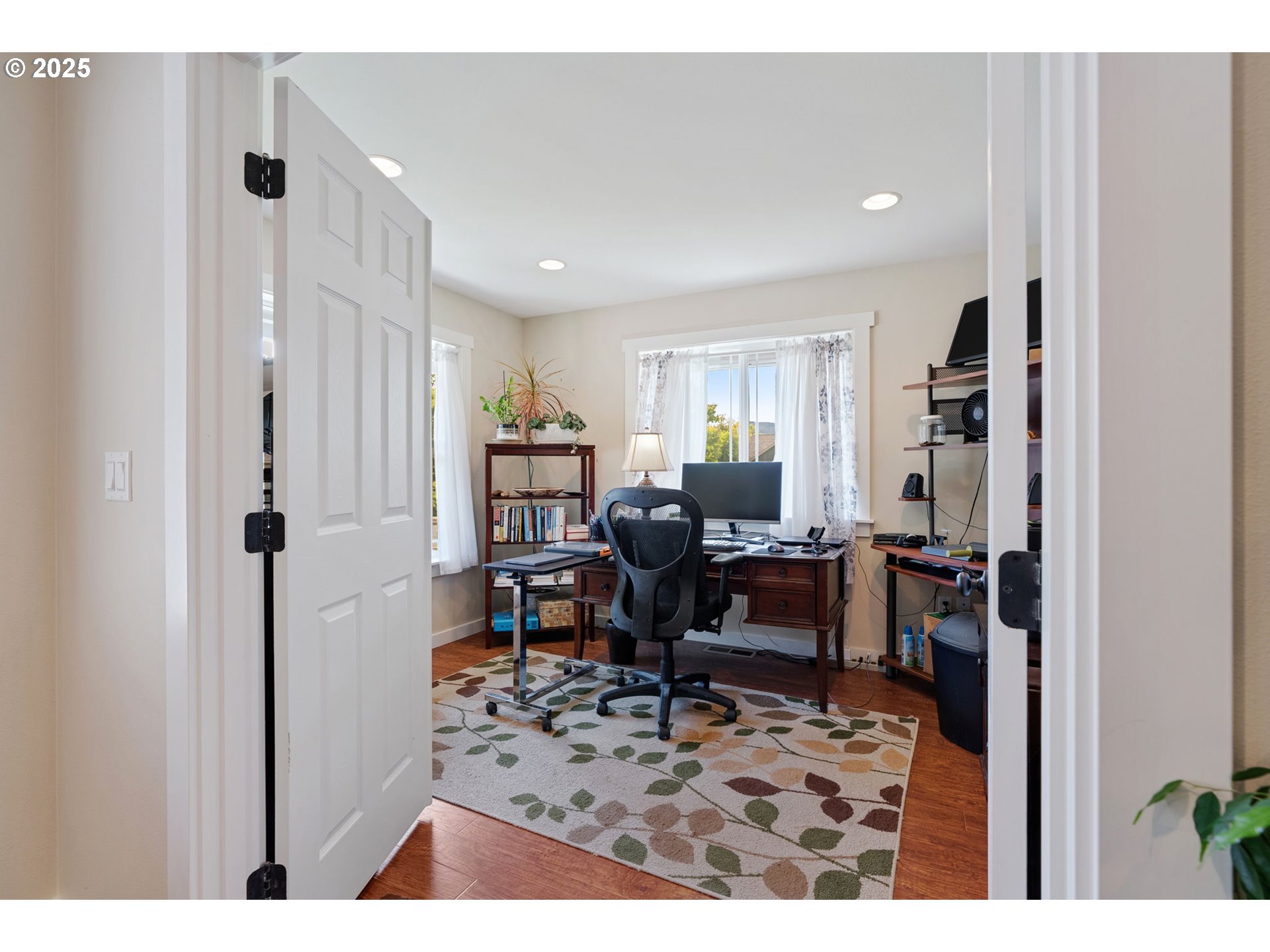 3529 Jones Loop Hood River, OR 97031 - Photo 17 of 39