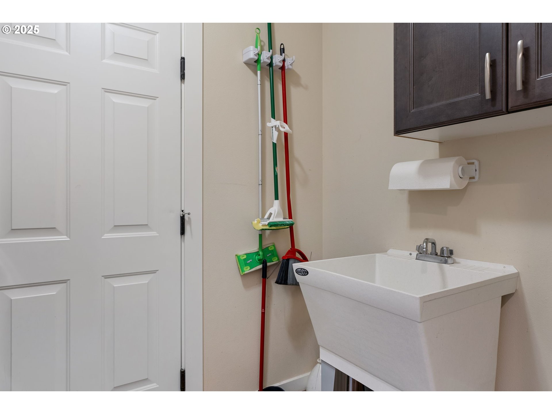 3529 Jones Loop Hood River, OR 97031 - Photo 26 of 39 a bathroom with a sink and a mirror
