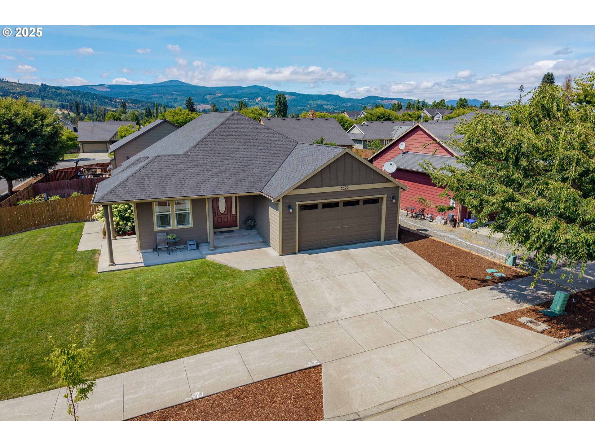 3529 Jones Loop Hood River, OR 97031 - Photo 39 of 39 a house with yard in front of it