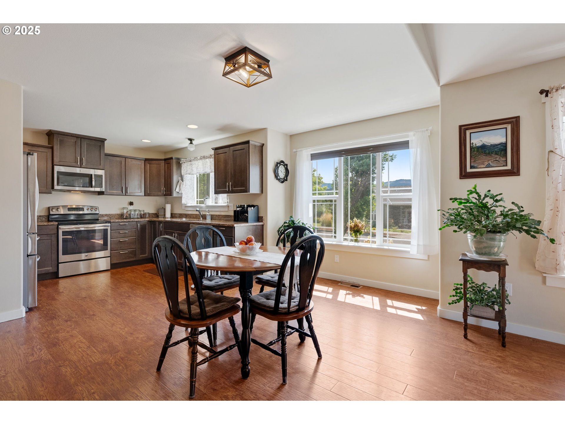 3529 Jones Loop Hood River, OR 97031 - Photo 9 of 39 a dining room with furniture and window