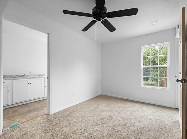 $950 | 1105 Esperanza Street, Unit B, Sinton, TX 78387