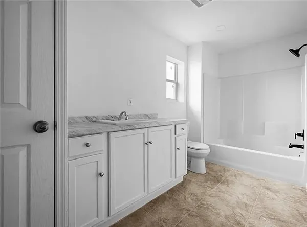 $950 | 1105 Esperanza Street, Unit B, Sinton, TX 78387