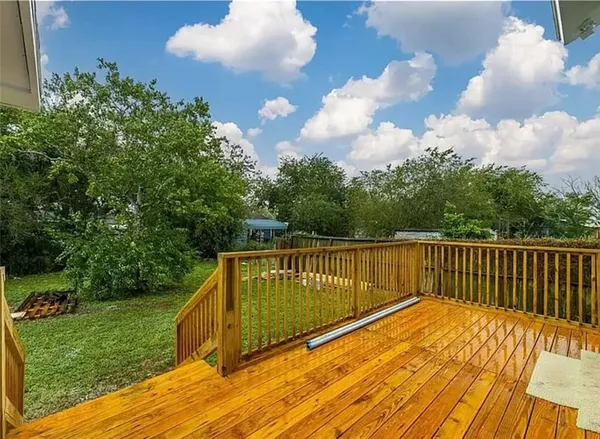 $950 | 1105 Esperanza Street, Unit B, Sinton, TX 78387