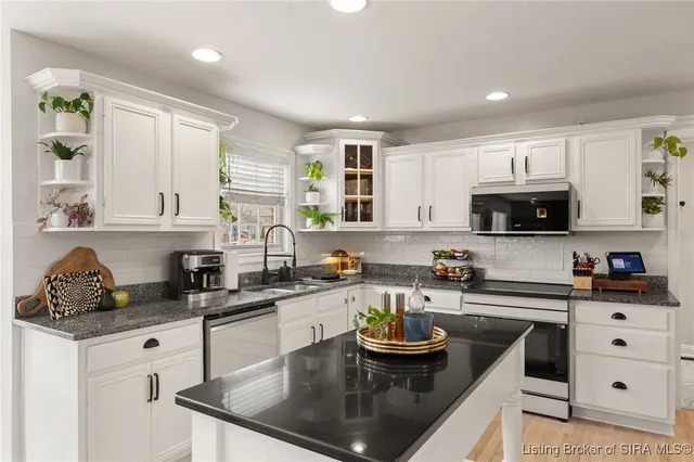 $459,900 | 12027 Eagle Knoll Drive, Sellersburg, IN 47172