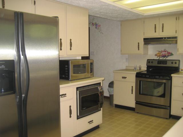 8170 Claridge Road Indianapolis, IN 46260 - Photo 8 of 12 Gallery Image 8