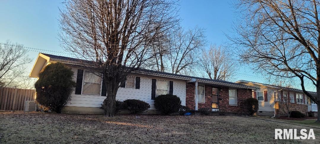 31 Southwest Cres Drive Mount Vernon, IL 62864 - Photo 1 of 13