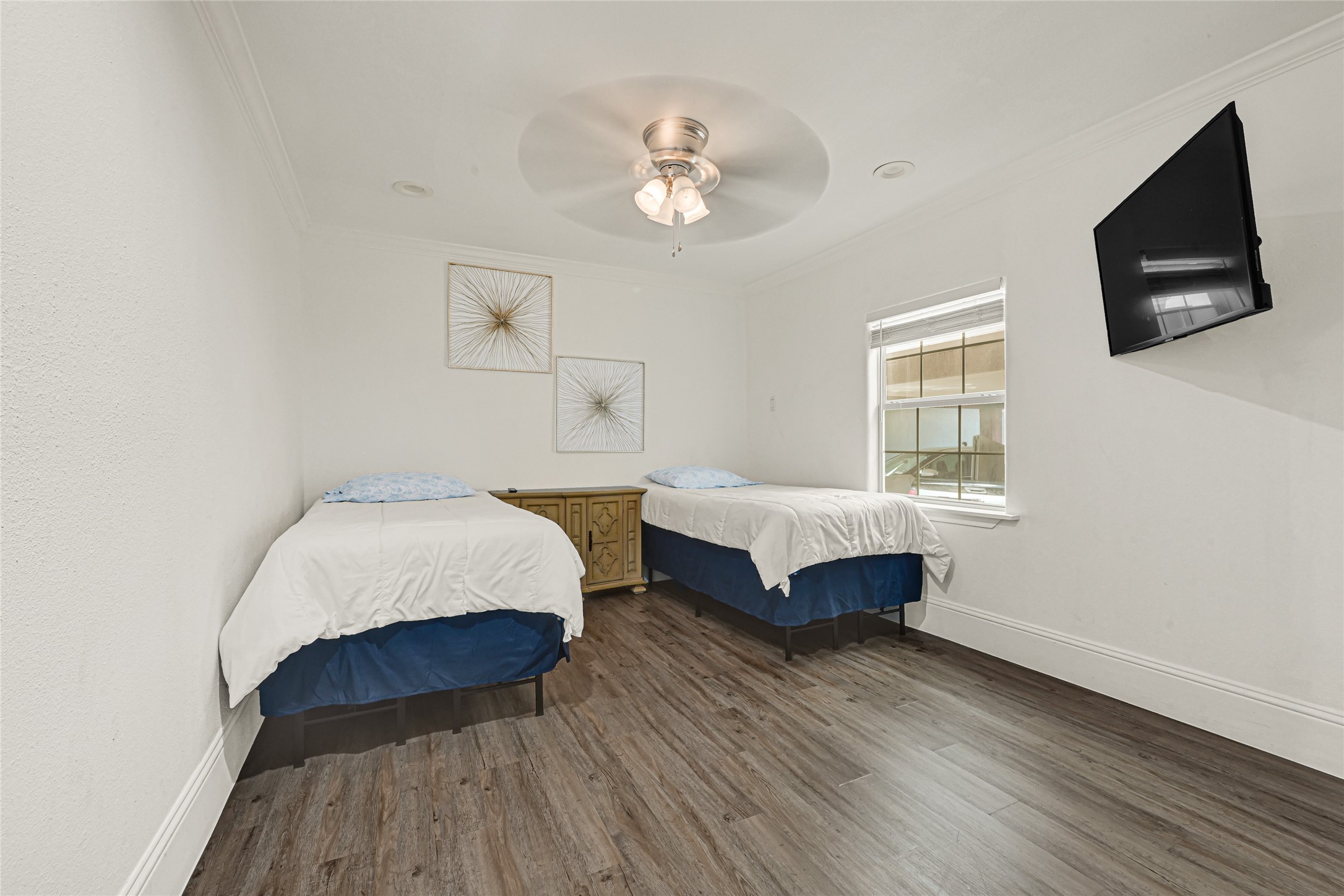 2809 Tooke Street, Unit B Houston, TX 77023 - Photo 7 of 15 Spacious bedroom