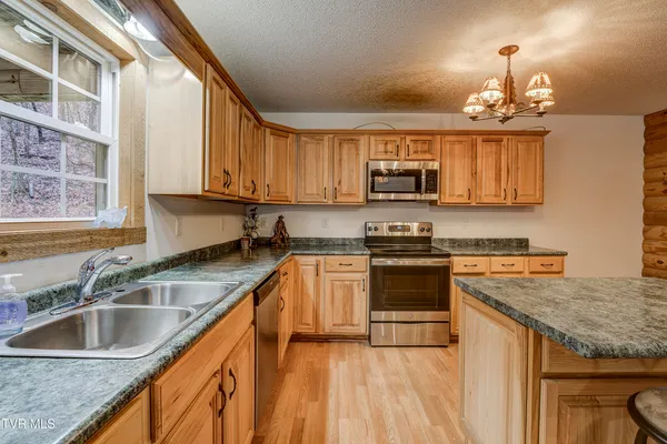 $499,000 | 109 Triangle B Drive, Erwin, TN 37650
