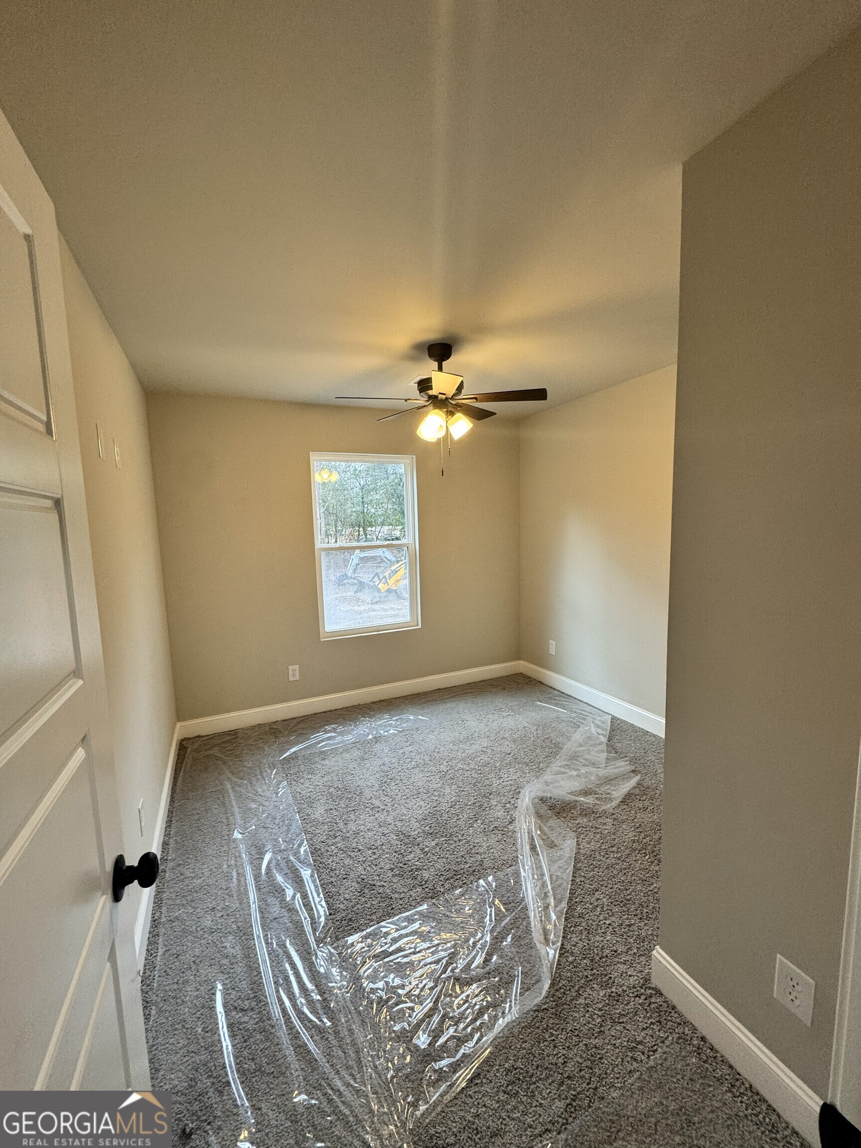 305 North 4th Street Warner Robins, GA 31093 - Photo 14 of 17 an empty room with windows