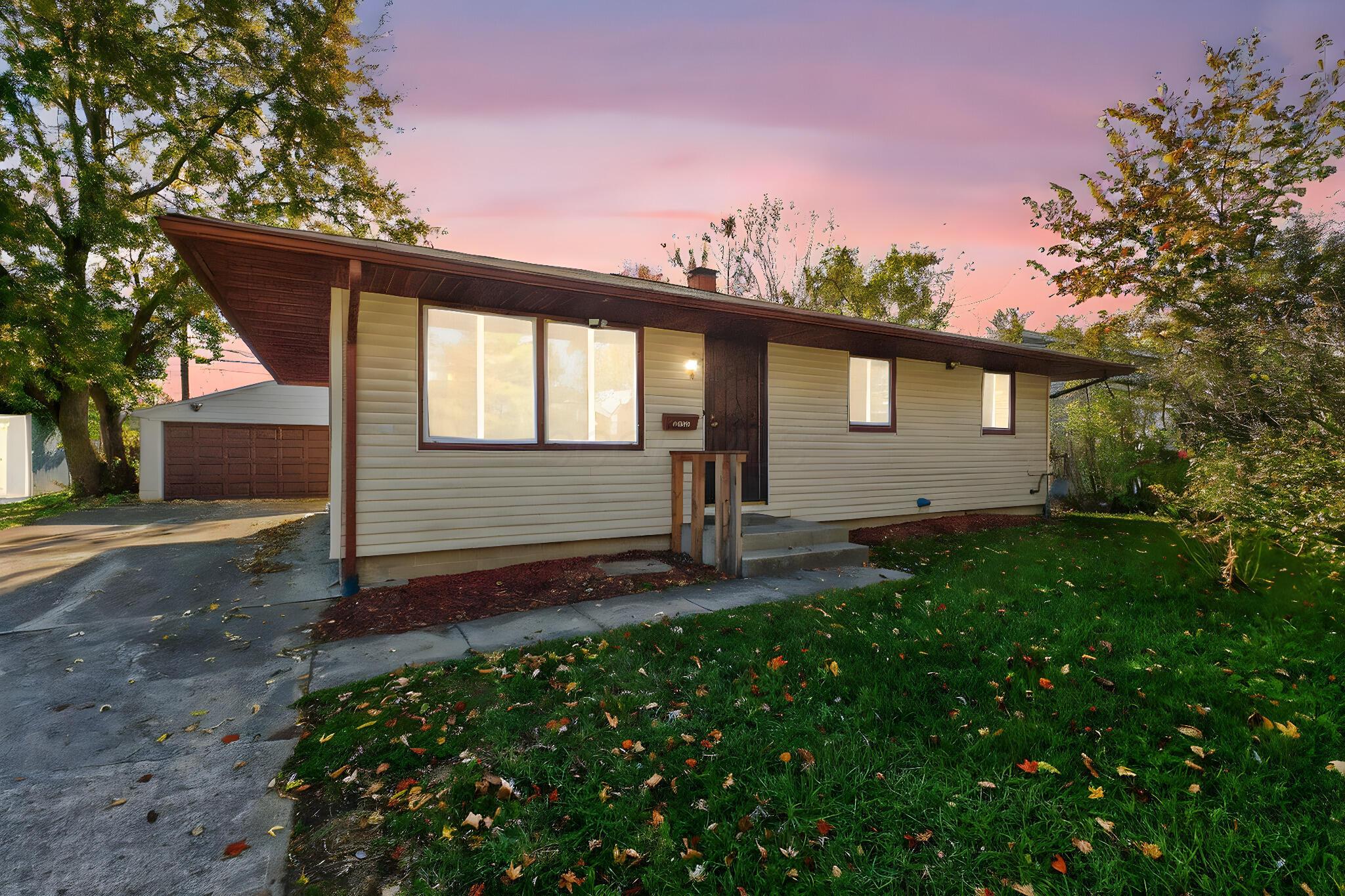2579 Eakin Road Columbus, OH 43204 - Photo 84 of 84 2579 Eakin Rd (Exterior)-3 day to dusk