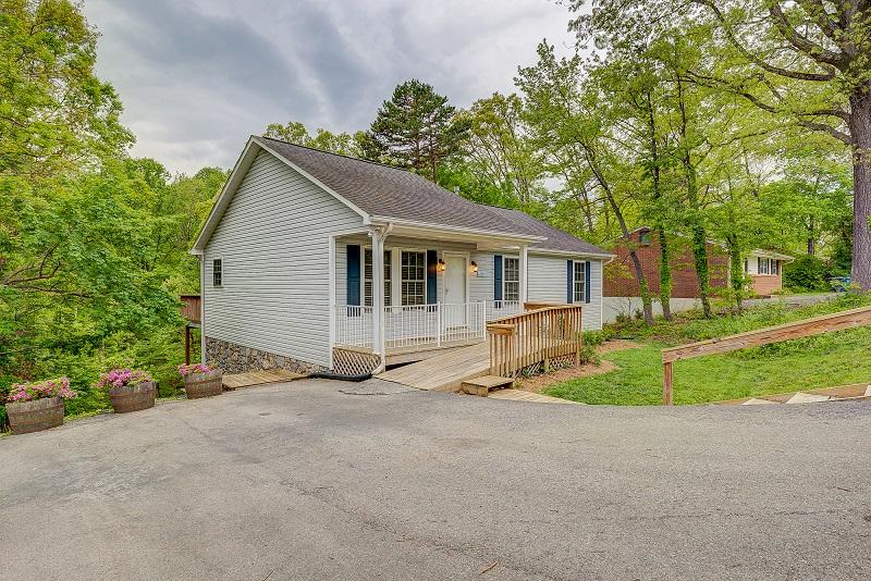 4514 Stonewall Road Northwest Roanoke, VA 24017 - Photo 2 of 25 36