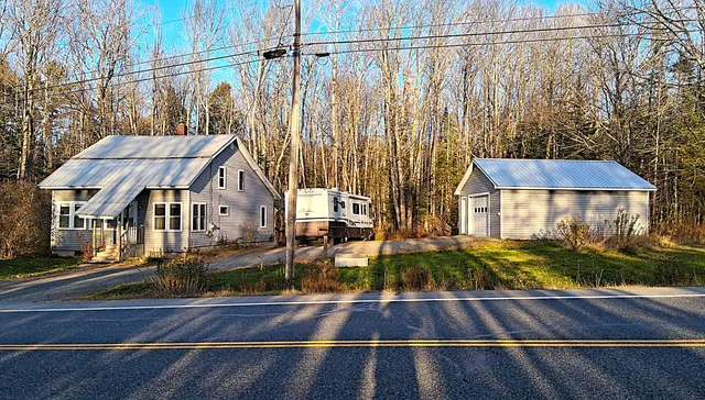 $250,000 | 914 South Main Street, Solon, ME 04979