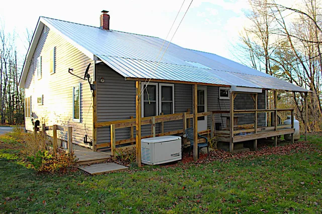 $250,000 | 914 South Main Street, Solon, ME 04979