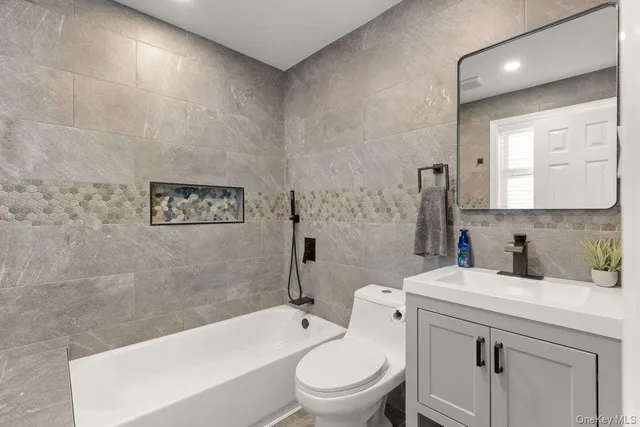 $989,999 | 15 Marcy Avenue, Huntington Station, NY 11746