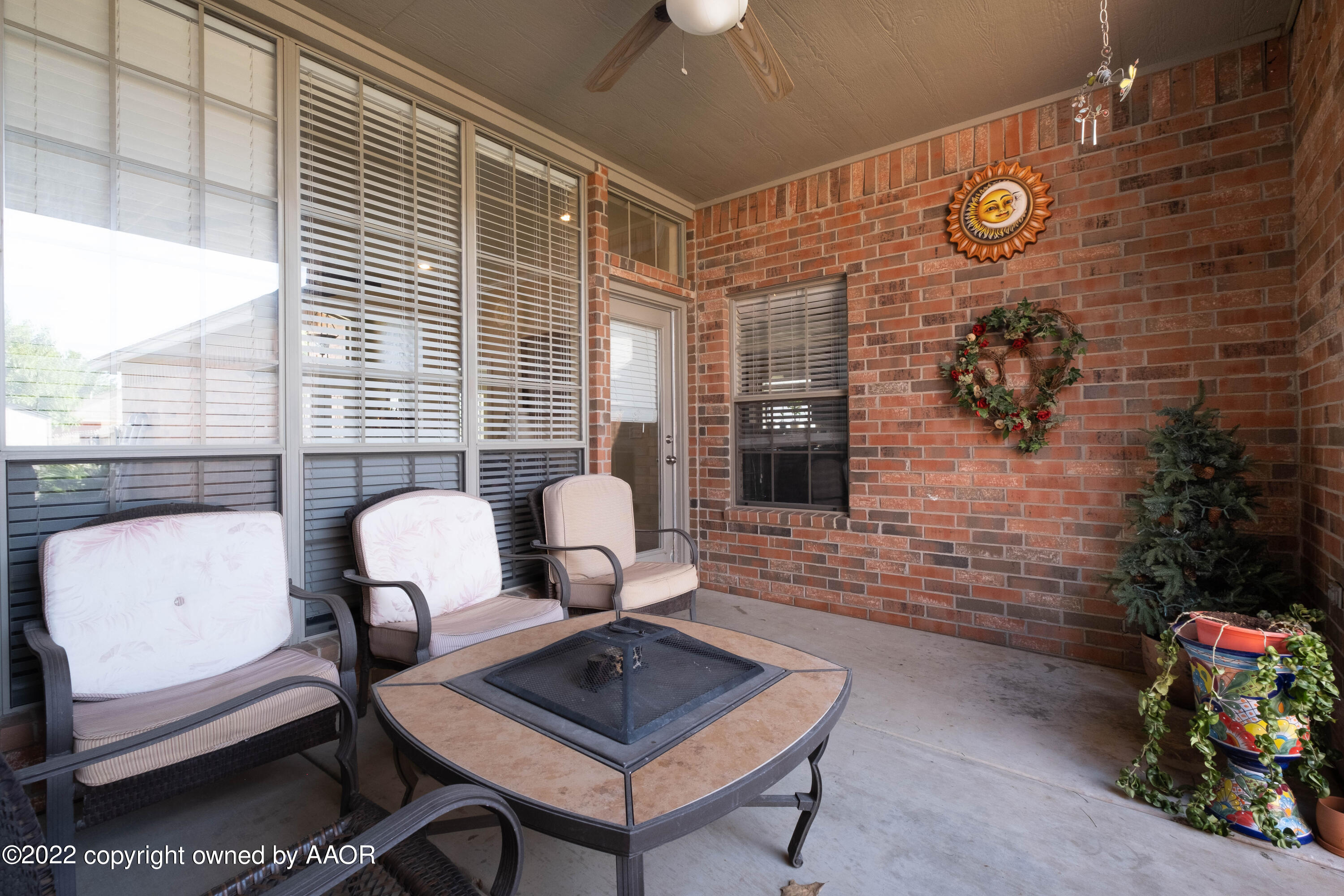 6607 Rally Road Amarillo, TX 79119 - Photo 30 of 34 a living room with furniture