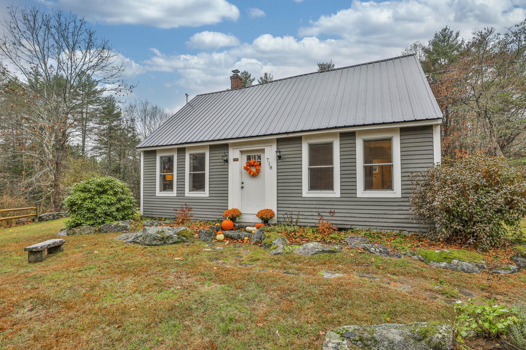 718 Bedford Road New Boston, NH 03070 - Photo 3 of 36