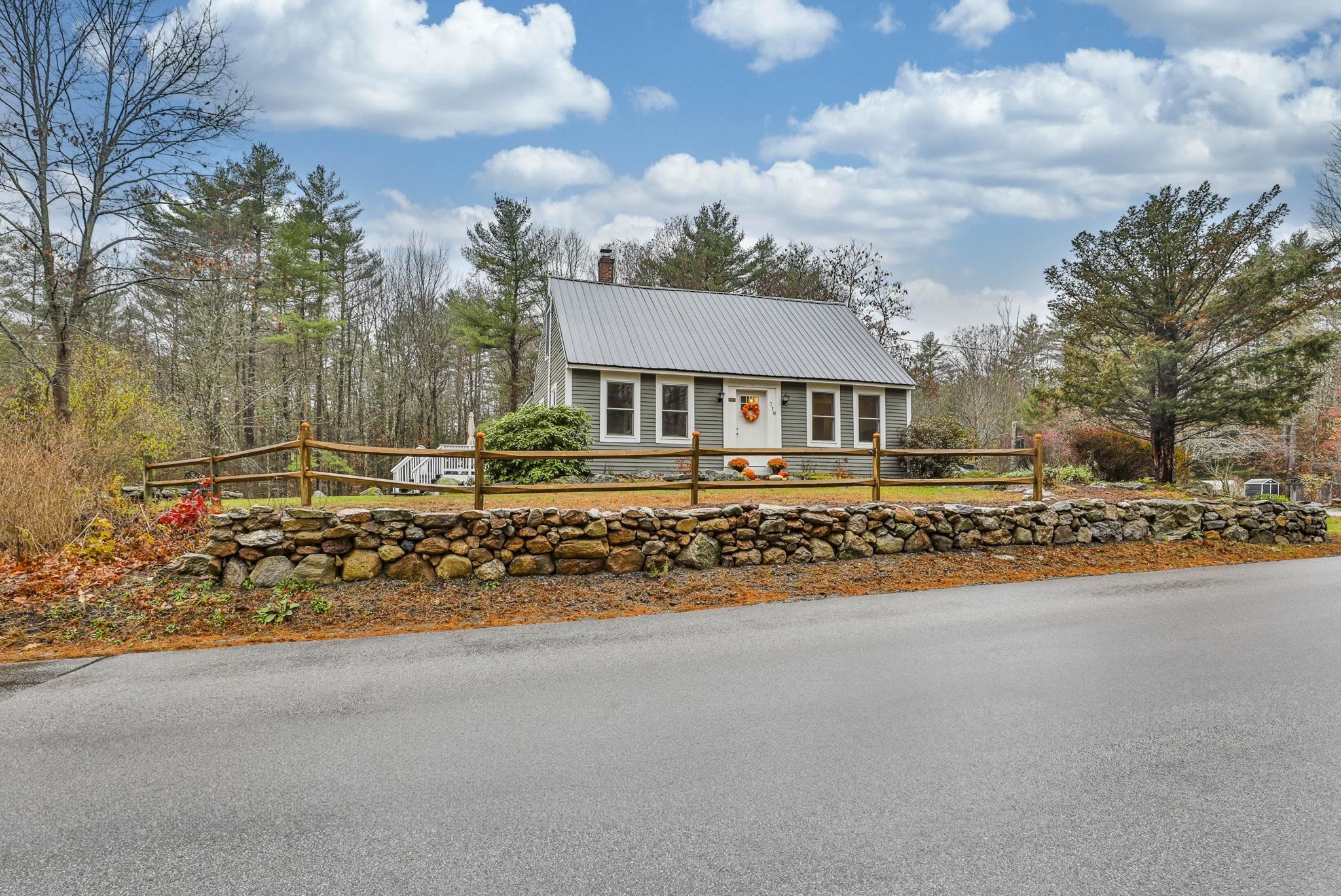 718 Bedford Road New Boston, NH 03070 - Photo 4 of 36