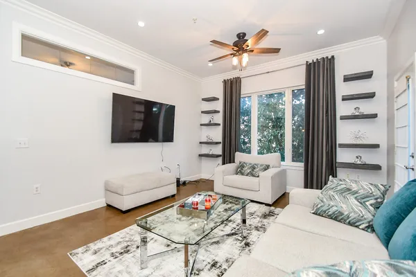 $2,300 | 1900 Genesee Street, Unit 104, Houston, TX 77006