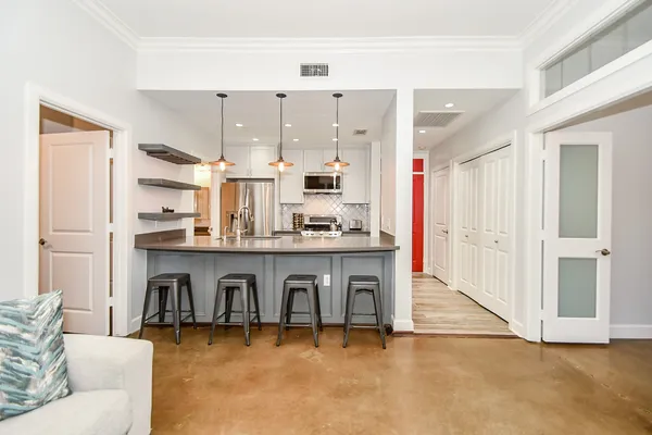 $2,300 | 1900 Genesee Street, Unit 104, Houston, TX 77006
