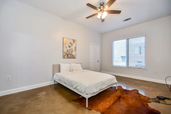 $2,300 | 1900 Genesee Street, Unit 104, Houston, TX 77006