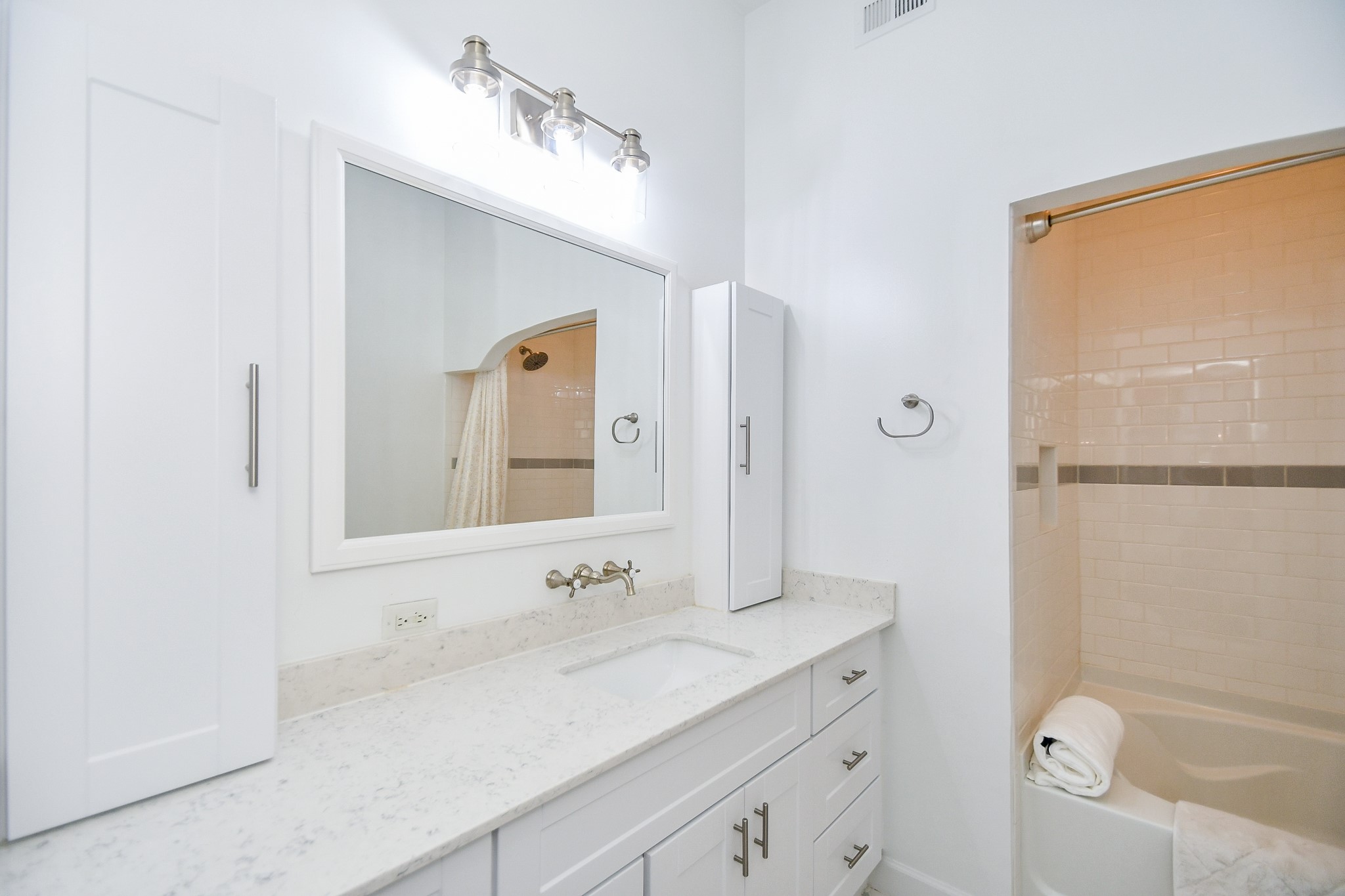 1900 Genesee Street, Unit 104 Houston, TX 77006 - Photo 17 of 36 Updated primary bathroom.