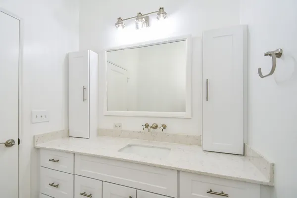 $2,300 | 1900 Genesee Street, Unit 104, Houston, TX 77006