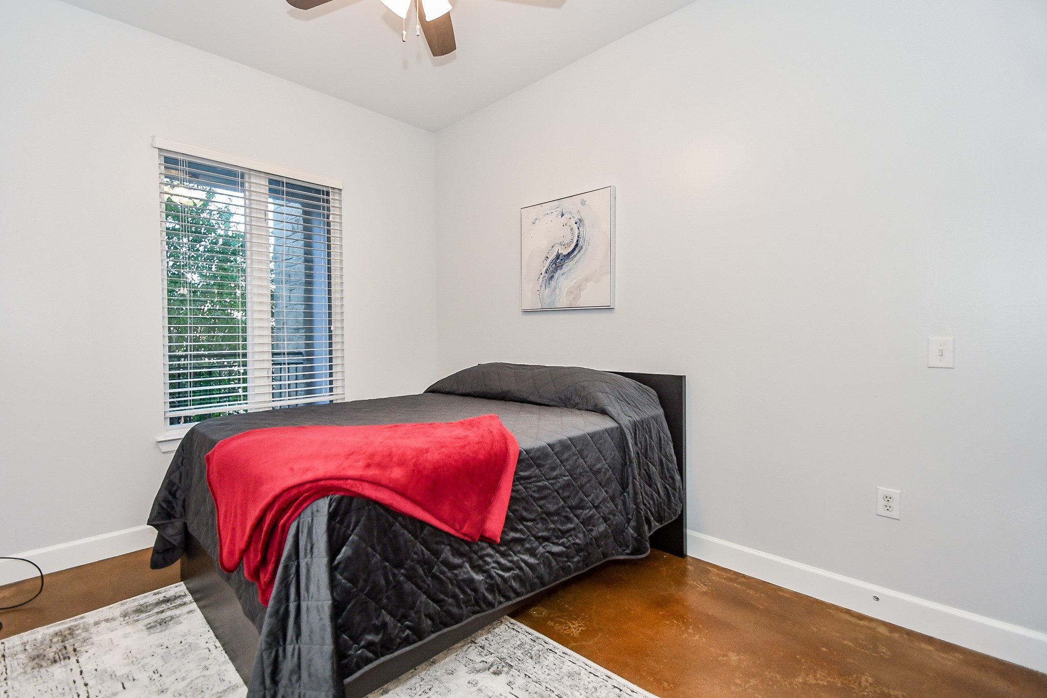 1900 Genesee Street, Unit 104 Houston, TX 77006 - Photo 21 of 36 Secondary bedroom with attached bathroom.