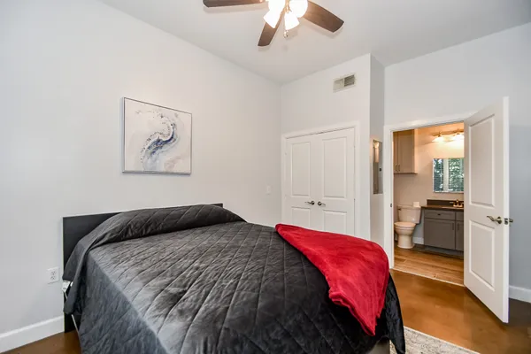 $2,300 | 1900 Genesee Street, Unit 104, Houston, TX 77006
