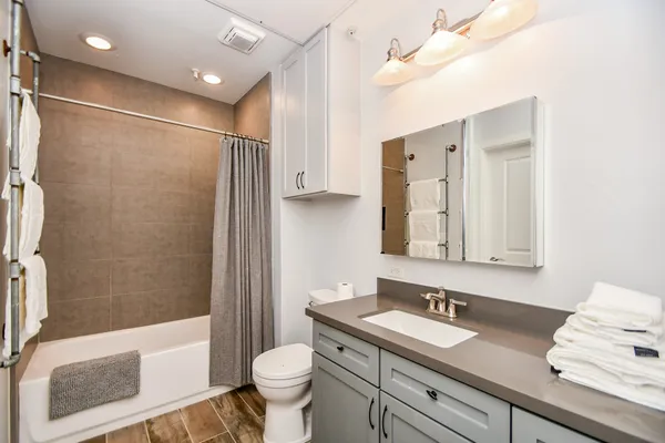 $2,300 | 1900 Genesee Street, Unit 104, Houston, TX 77006