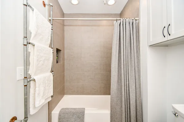$2,300 | 1900 Genesee Street, Unit 104, Houston, TX 77006