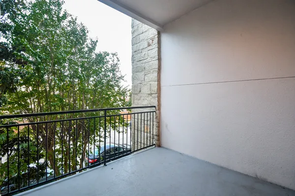 $2,300 | 1900 Genesee Street, Unit 104, Houston, TX 77006