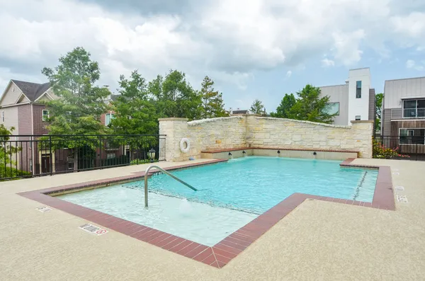 $2,300 | 1900 Genesee Street, Unit 104, Houston, TX 77006