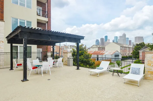 $2,300 | 1900 Genesee Street, Unit 104, Houston, TX 77006
