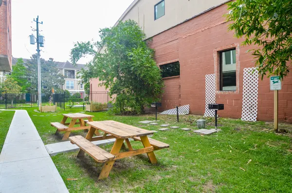 $2,300 | 1900 Genesee Street, Unit 104, Houston, TX 77006
