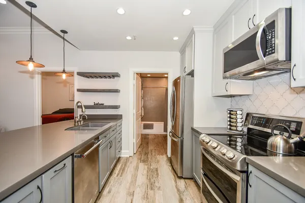 $2,300 | 1900 Genesee Street, Unit 104, Houston, TX 77006