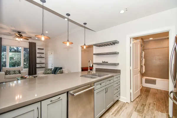 $2,300 | 1900 Genesee Street, Unit 104, Houston, TX 77006