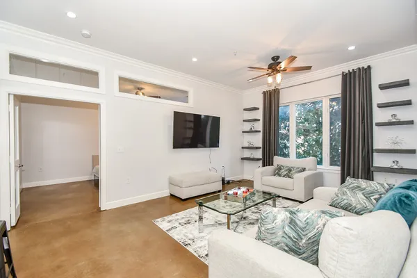 $2,300 | 1900 Genesee Street, Unit 104, Houston, TX 77006