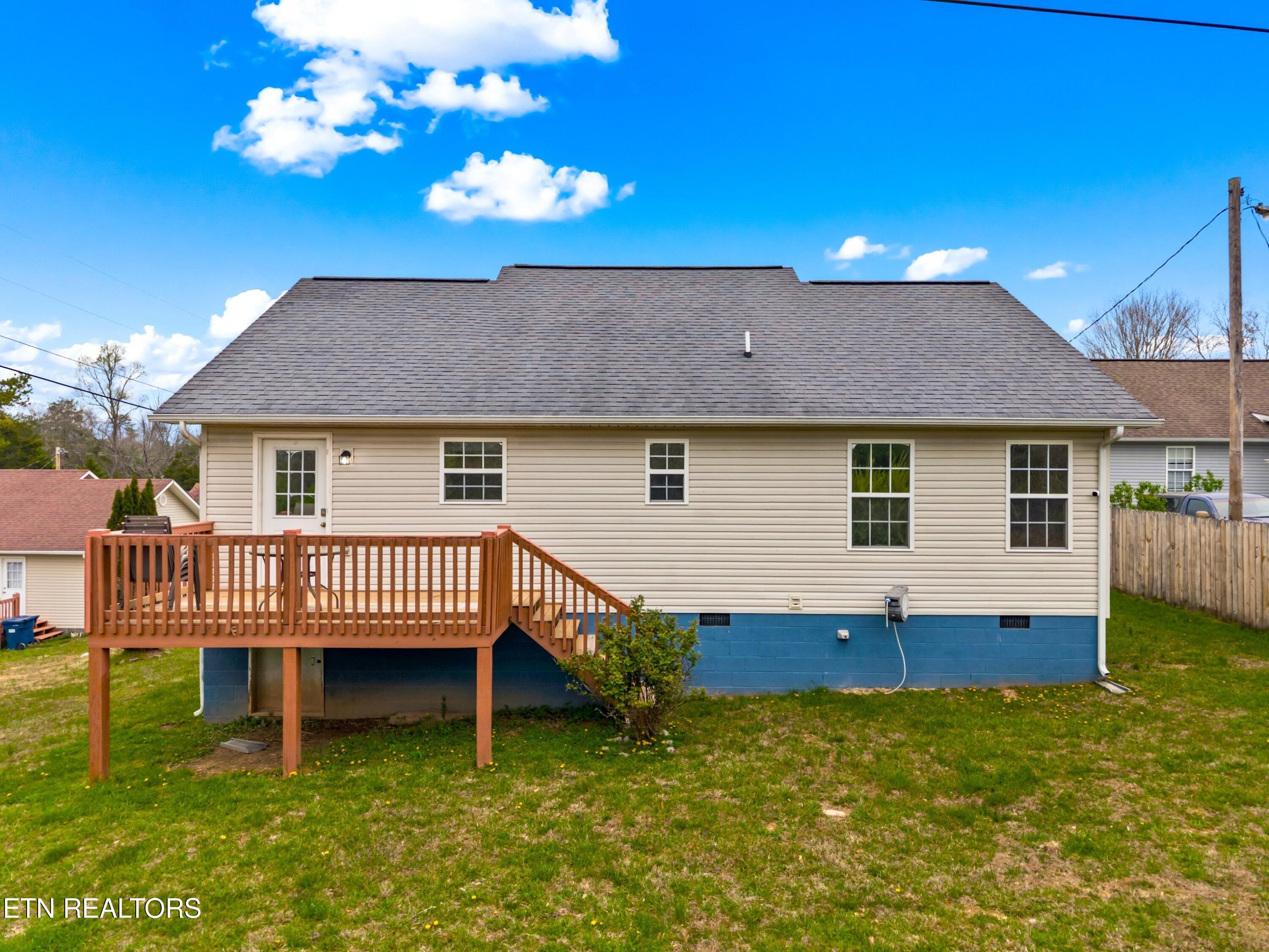 202 Sandy Circle La Follette, TN 37766 - Photo 2 of 23 003-202SandyCircle-LaFollette-TN-37766-S